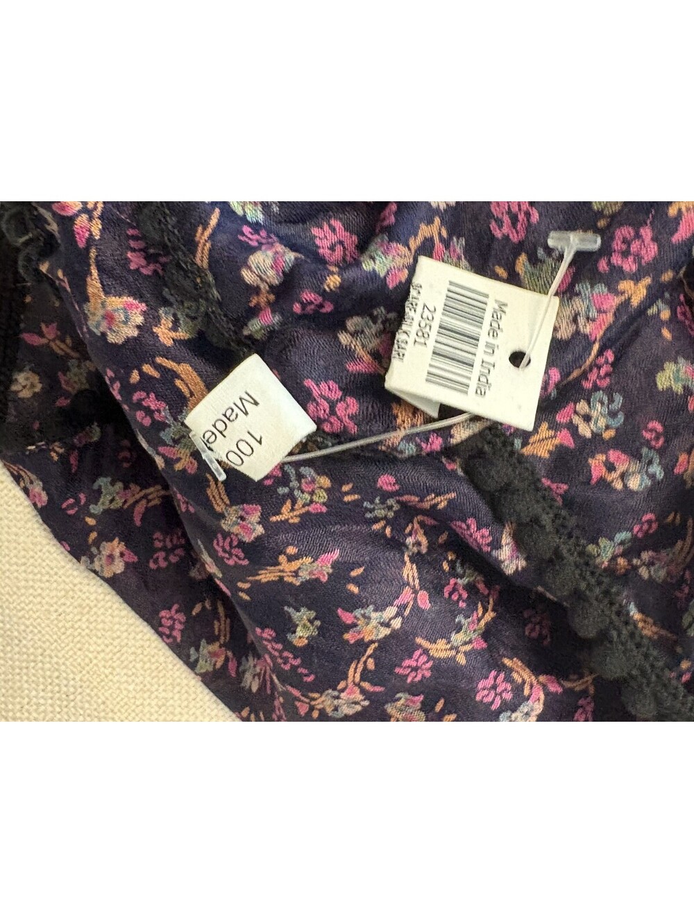 Calico Floral women’s Silk Floral Scarf In Brown 20” X  64” NWT - Picture 4 of 7